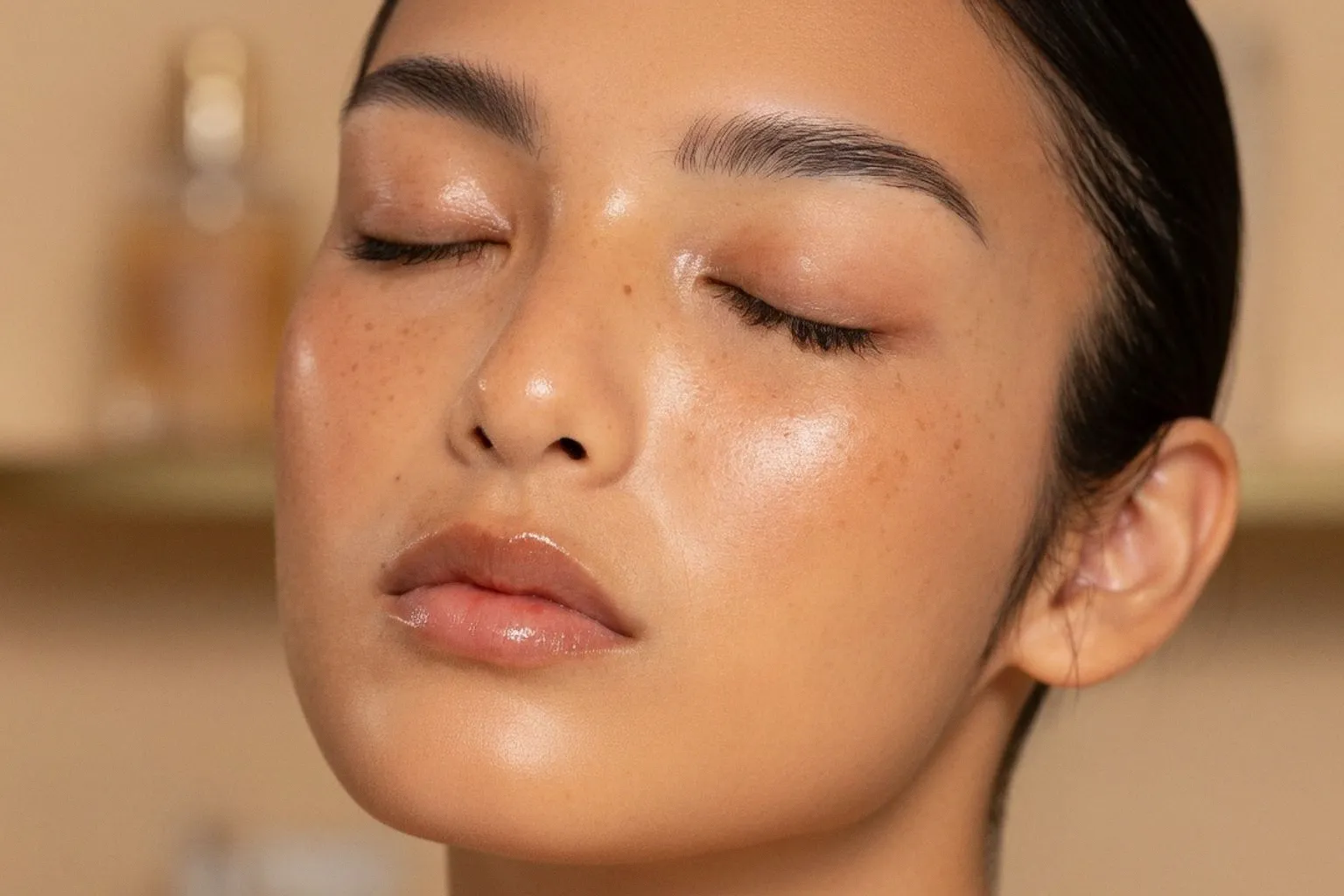 Why Airyday Golden Glow SPF50+ Is the Ultimate Hybrid Primer for Daily UV Protection